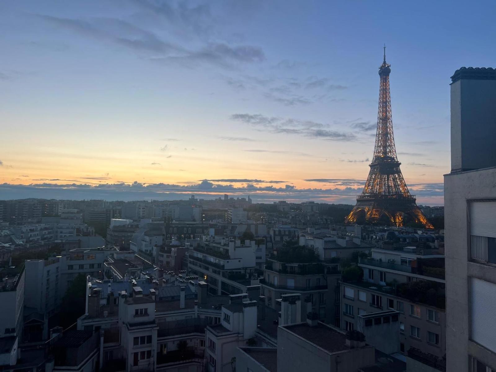 Floor Million Dollar View Eiffel Tower, 2 Beds, 4 People Apartment Paris